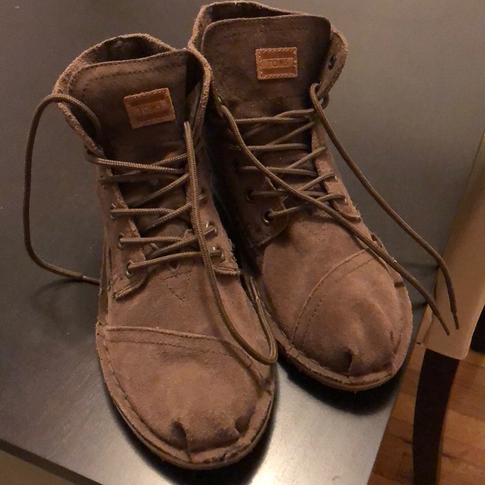 TOMS brown suede boots